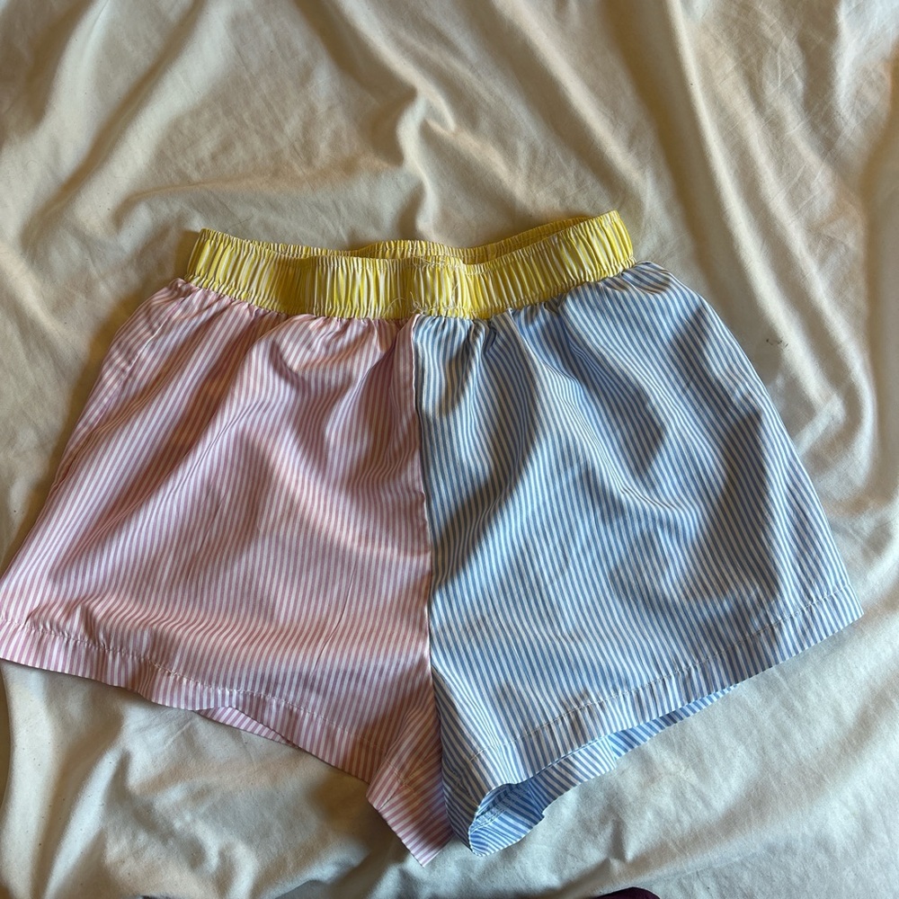 Multicolored women’s boxer shorts